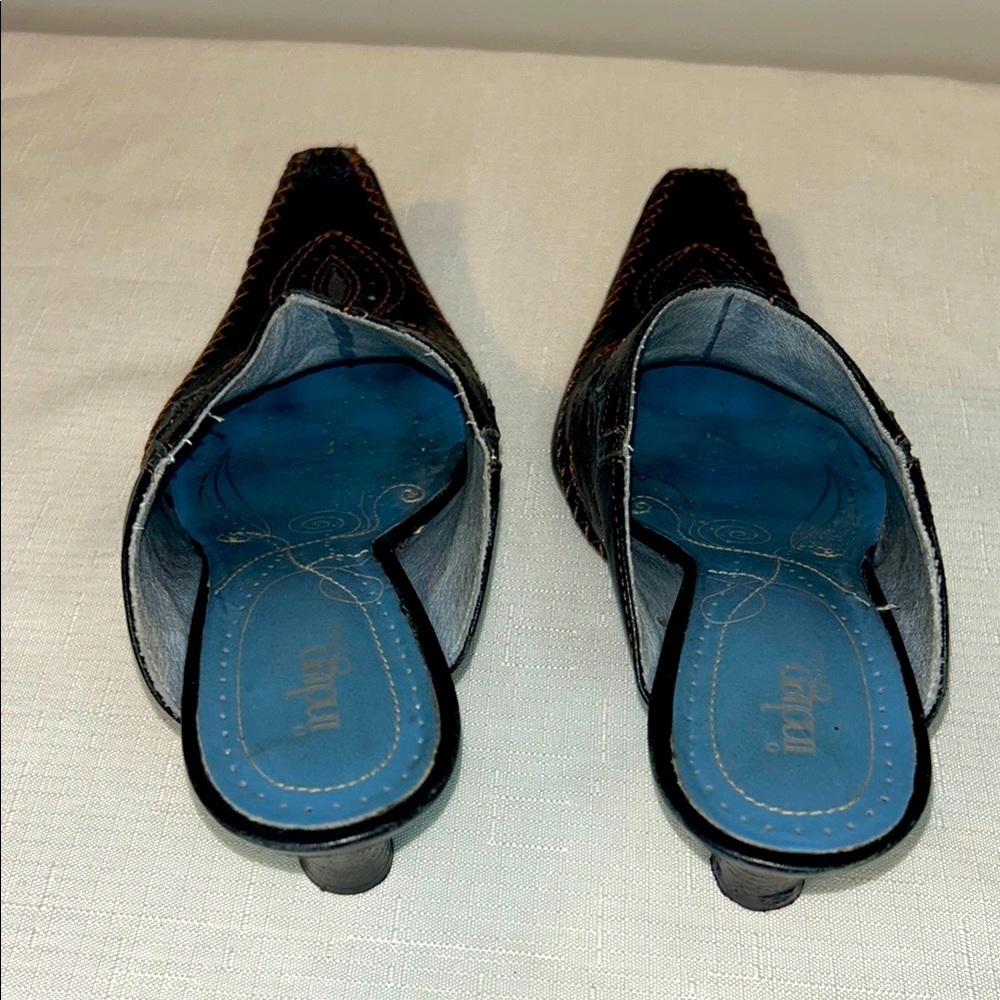 Clarks Brown and Blue Mules with Unique Design - Picture 4 of 7